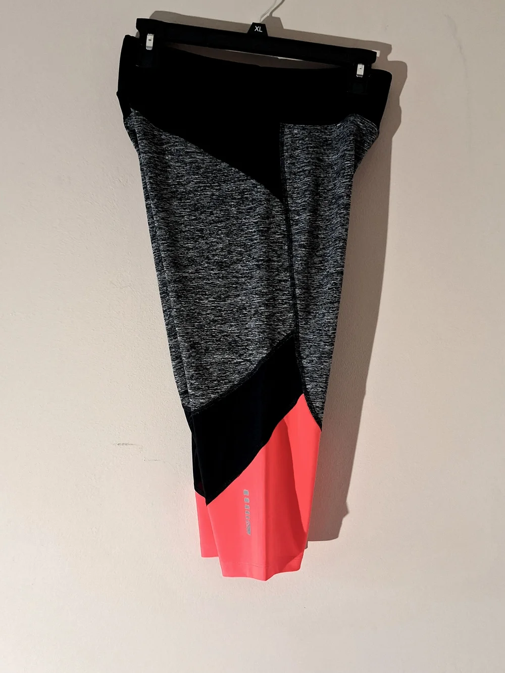 Womens Marika Gray, Black & Coral Athletic Capri Leggings Size-Med